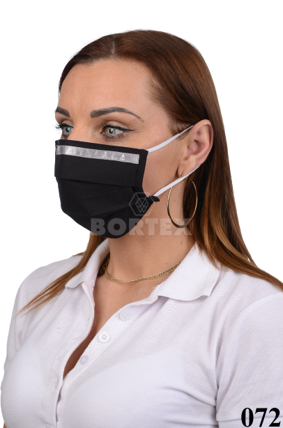 Antibakteriálne ozdobné bavlnené rúško BORT, dvojvrstvové-1vrstva(100%bavlna), 1vrstva (100%polyester s iónmi striebra)  motív vianočný stromček na striebornom podklade (čierne) 072 - VYROBENÉ NA SLOVENSKU