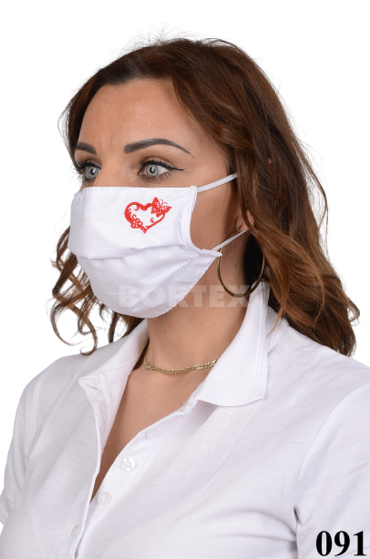 Slovenské rúško antibakteriálne s iónmi striebra B03- BORTEX,  slovenský výrobok, dvojvrstvové-1.vrstva(100%bavlna), 2.vrstva (100%polyester s iónmi striebra)  s výšivkou - srdce (červené) 091