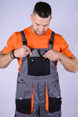 Nohavice pánske pracovné, na traky, model SAMO - sivo-oranžové- VYROBENÉ NA SLOVENSKU