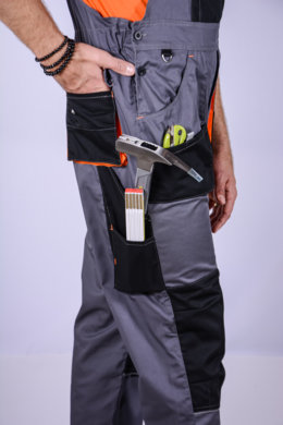 Nohavice pánske pracovné, na traky, model SAMO - sivo-oranžové- VYROBENÉ NA SLOVENSKU