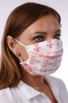 Ochranné antibakteriálne rúško s iónmi striebra B03- BORTEX, slovenský výrobok, dvojvrstvové-1.vrstva(100%bavlna), 2.vrstva (100%polyester s iónmi striebra) čičmanský vzor s červeným na bielom podklade 036