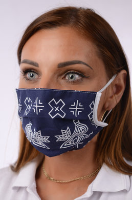 Rúško antibakteriálne-BORT ,dvojvrstvové-1vrstva(100%bavlna), 1vrstva (100%polyester s iónmi striebra)-s čičmanským vzorom  (biele s tm.modrým  podkladom) 038 - VYROBENÉ NA SLOVENSKU