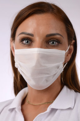 Jednorázové trojvrstvové rúško na tvár s gumičkou