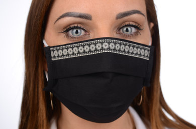 Slovenské antibakteriálne rúško s iónmi striebra B03- BORTEX, slovenský výrobok, dvojvrstvové-1.vrstva(100%bavlna), 2.vrstva (100%polyester s iónmi striebra)-ozdobné rúško motív kvietky (čierne) 069