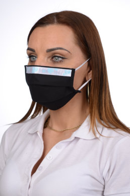 Antibakteriálne ozdobné bavlnené rúško BORT, dvojvrstvové-1vrstva(100%bavlna), 1vrstva (100%polyester s iónmi striebra)  motív zelené srdiečka na striebornom podklade (čierne) 071 - VYROBENÉ NA SLOVENSKU