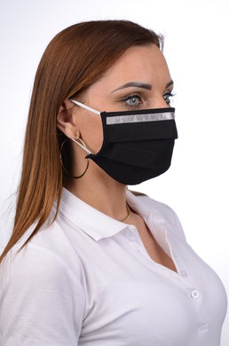 Slovenské ochranné antibakteriálne rúško s iónmi striebra B03- BORTEX,  slovenský výrobok, dvojvrstvové-1.vrstva(100%bavlna), 2.vrstva (100%polyester s iónmi striebra)  -ozdobné rúško motív fialové srdiečka na striebornom podklade (čierne) 073