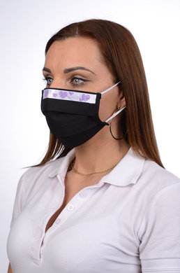 Antibakteriálne ozdobné bavlnené rúško BORT, dvojvrstvové-1vrstva(100%bavlna), 1vrstva (100%polyester s iónmi striebra) motív fialové srdiečka na striebornom podklade (čierne) 073 - VYROBENÉ NA SLOVENSKU