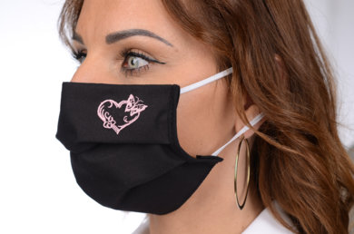 Rúško antibakteriálne na tvár čierne -BORT,dvojvrstvové-1vrstva(100%bavlna), 1vrstva (100%polyester s iónmi striebra) s výšivkou-srdce (ružové) 097 - VYROBENÉ NA SLOVENSKU