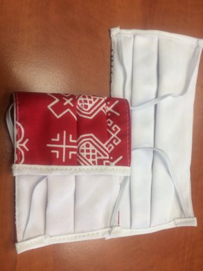 Ochranné antibakteriálne rúško s iónmi striebra B03- BORTEX, slovenský výrobok, dvojvrstvové-1.vrstva(100%bavlna), 2.vrstva (100%polyester s iónmi striebra) čičmanský vzor s červeným na bielom podklade 036