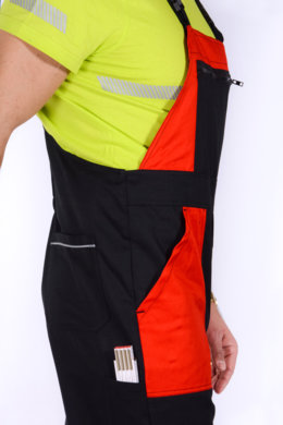 Nohavice trakové farebná kombinácia-pánske - čierno-červené - VYROBENÉ NA SLOVENSKU