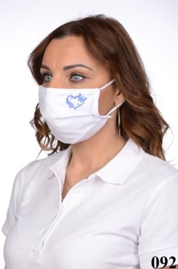 Rúško antibakteriálne na tvár biele -BORT,dvojvrstvové-1vrstva(100%bavlna), 1vrstva (100%polyester s iónmi striebra) s výšivkou - srdce (modré) 092 - VYROBENÉ NA SLOVENSKU